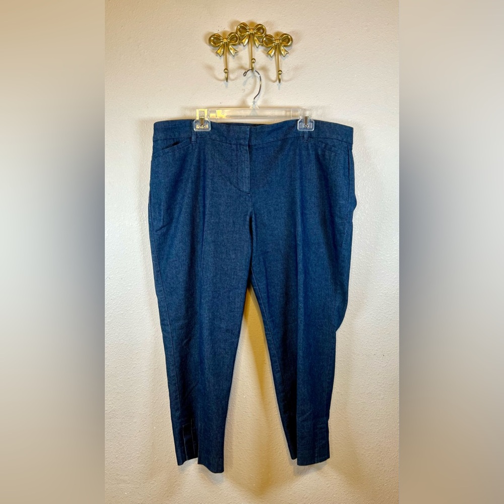 Van Heusen Dark Blue Stretch Denium Cropped Trousers. Size 18